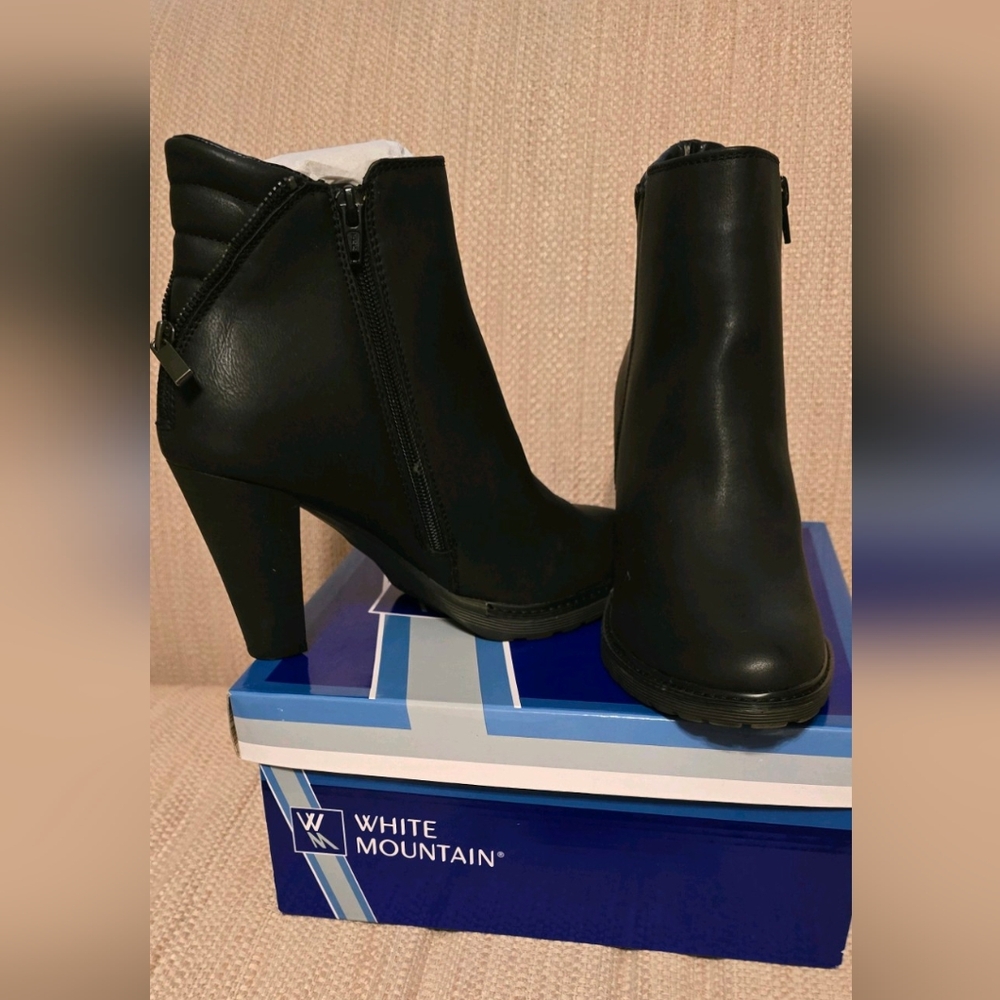 White Mountain Black Leather Boots